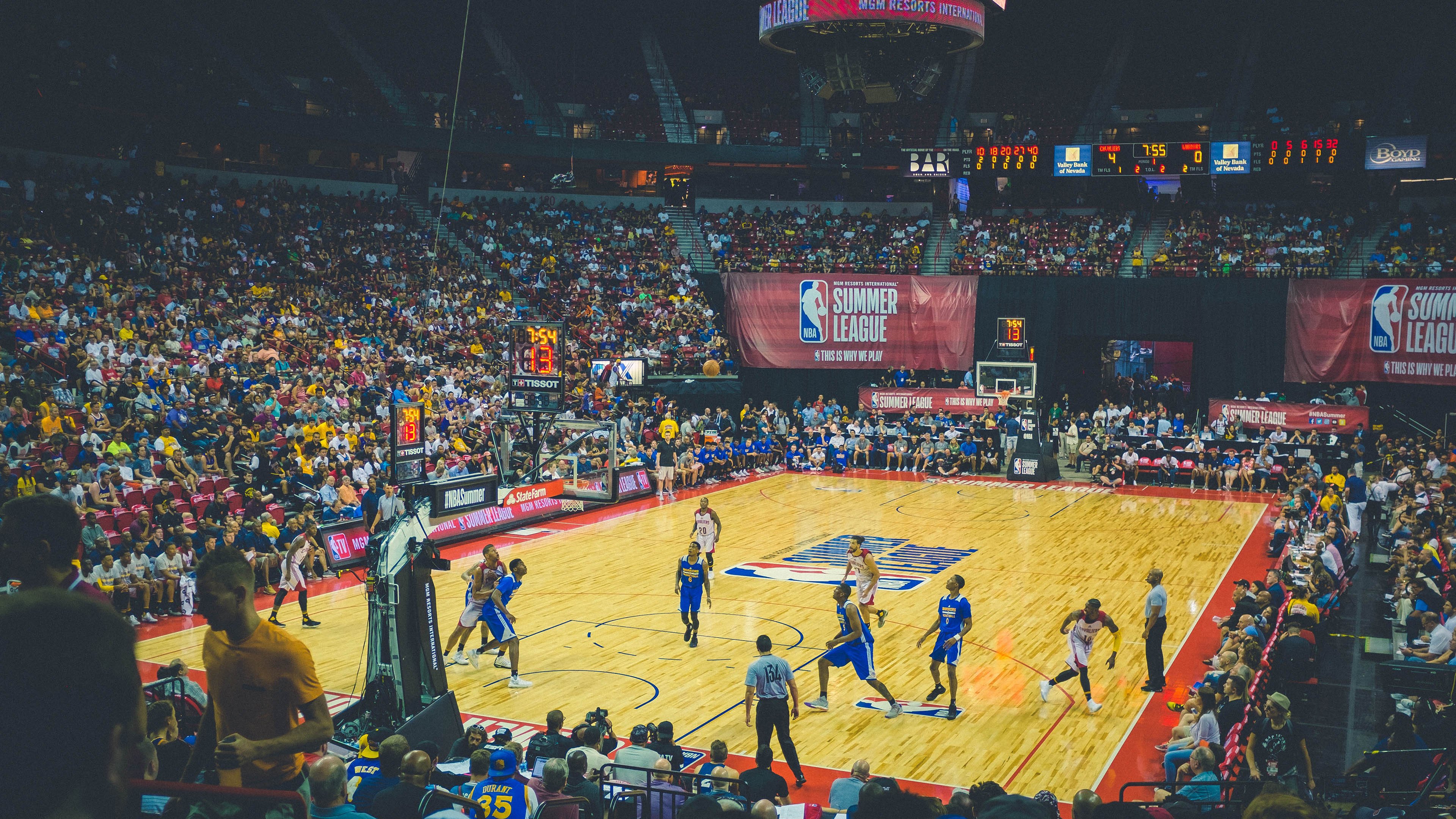 直击新北伦敦德比，孙兴慜标志性弧线直坠网窝，热刺力克枪手